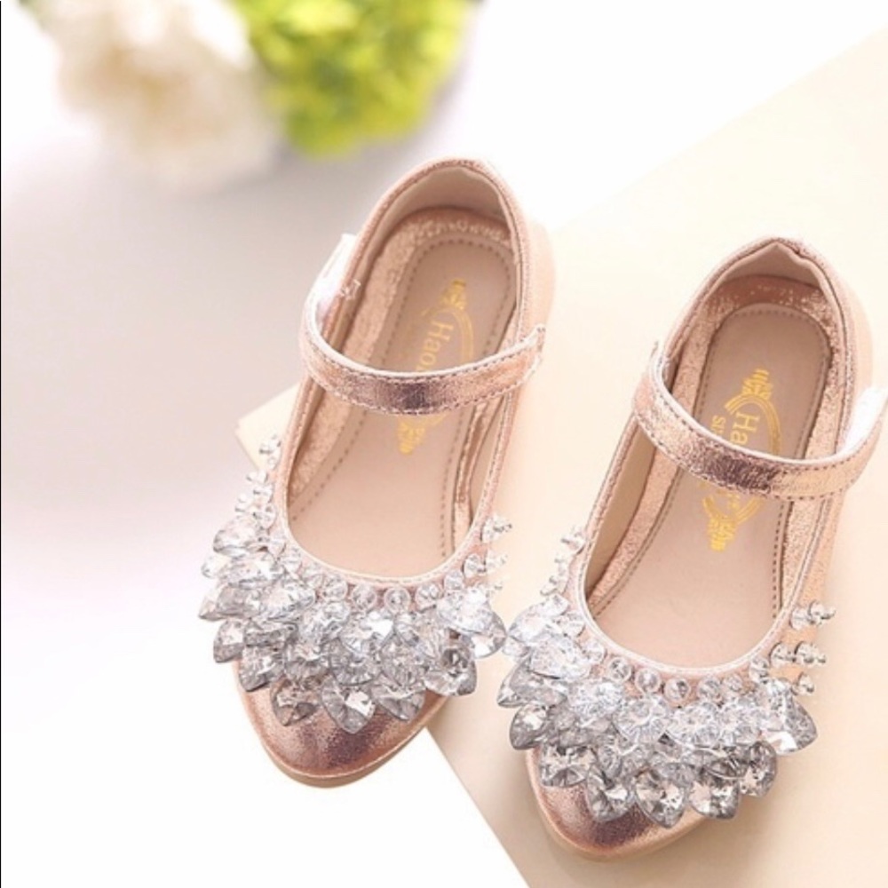 Toddler shoes. Size 7-8. Pink diamond shoes.